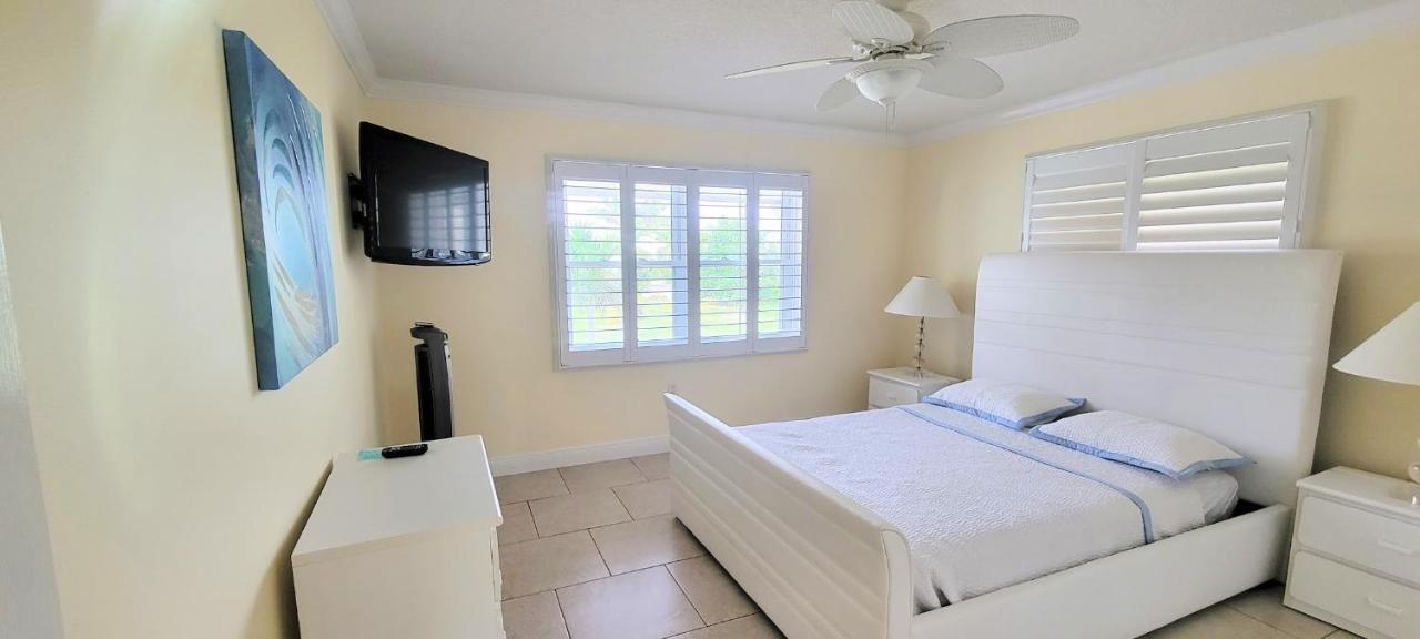 Dolphin Cove In Cocoa Beach Fl Exterior photo