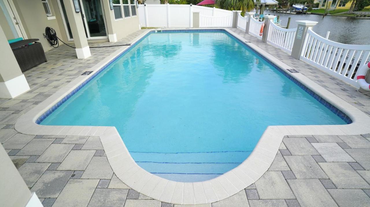 Dolphin Cove In Cocoa Beach Fl Exterior photo
