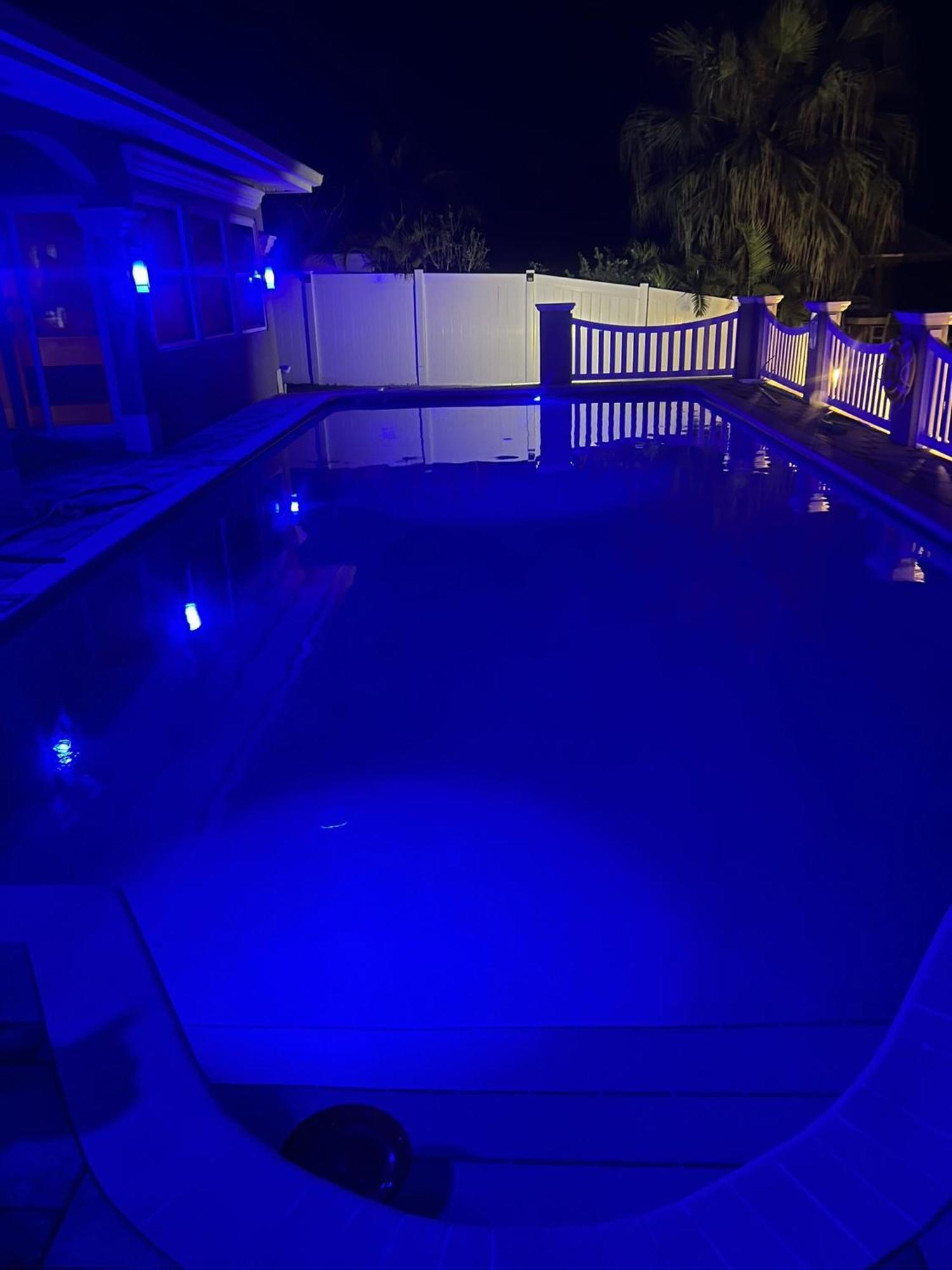 Dolphin Cove In Cocoa Beach Fl Exterior photo